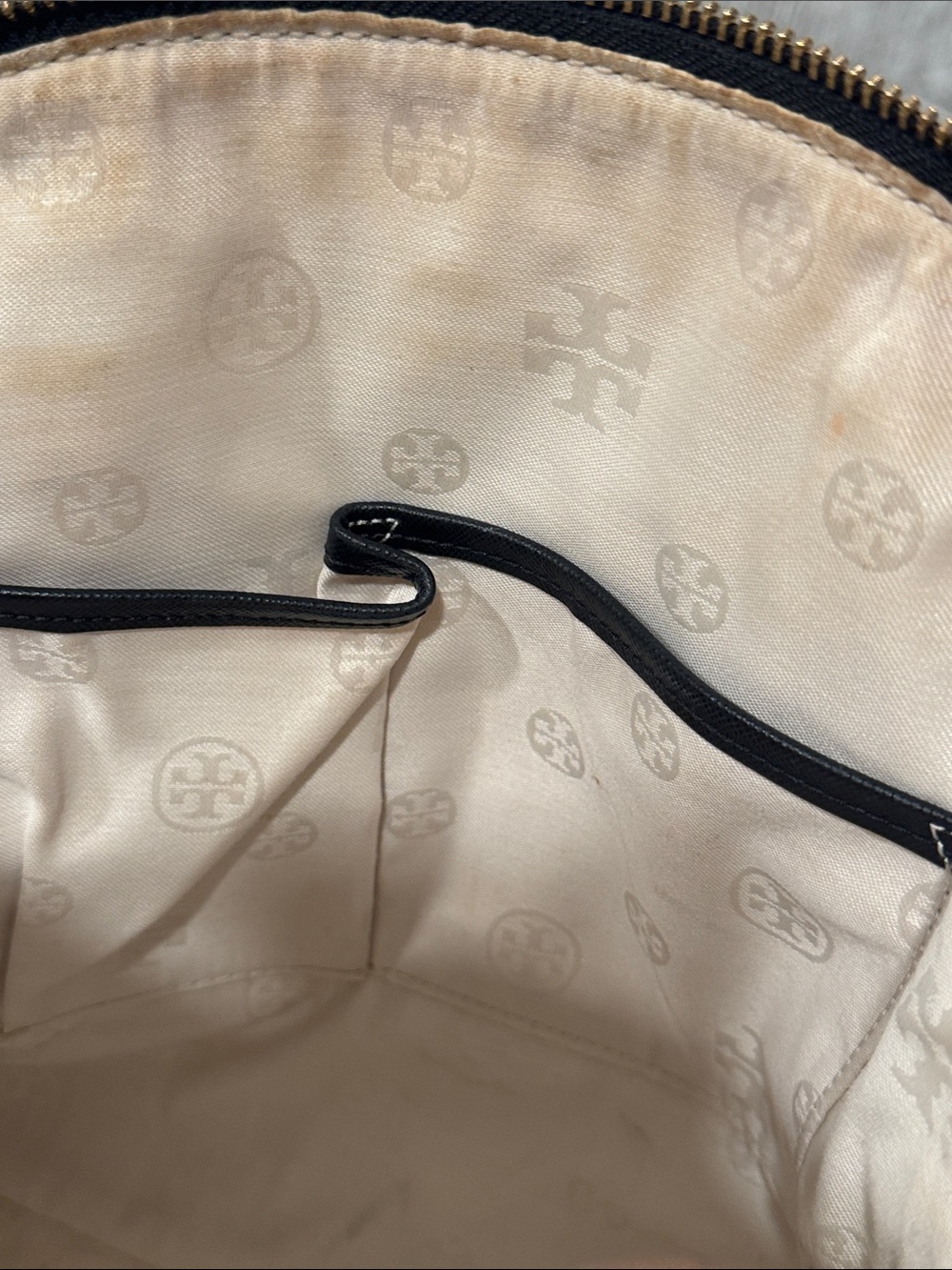 Tory Burch Bag Robinson Black Leather Perforated Dome Top Handle Bag - Picture 15 of 17
